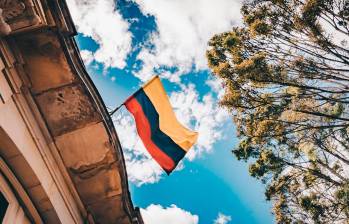 El operador de juegos en línea y entretenimiento digital Stake Colombia se sumó a la movilización colectiva para apoyar a las comunidades afectadas por el terremoto de magnitud 7,4. Foto del pasado 10 de agosto: Foto: Cortesía.