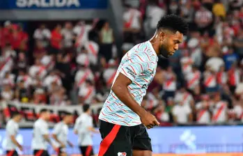 Miguel Ángel Borja durante el calentamiento, antes del duelo frente a Deportivo Riestra, por la décima fecha de la Liga Argentina. FOTO TOMADA X @RiverPlate