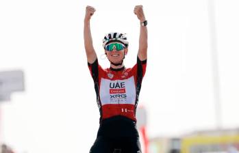 Tadej Pogacar alcanzó su victoria número 90 en su carrera como ciclista. FOTO: Tomada de X @TeamEmiratesUAE