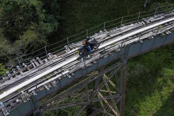 Viaducto del viejo tren de Amagá está en mal estado y no aguanta la desbocada oleada de turistas