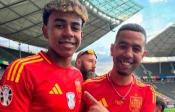 Lamine Yamal con su padre, durante la disputa de la Eurocopa que dejó a España como campeón del certamen. FOTO TOMADA @SEFUTBOL