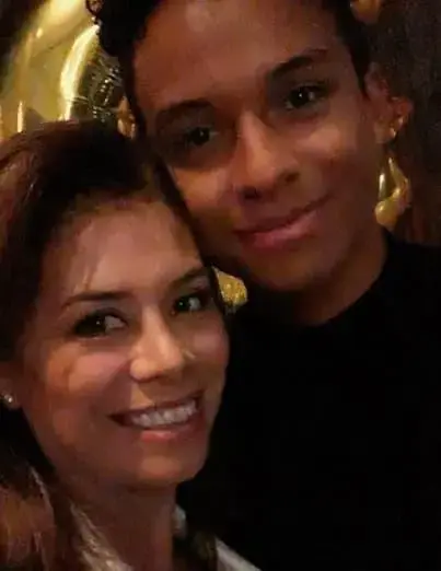 Alejandra Genevieve Oaziaza y su hijo Jaafar Jackson, elegido para interpretar a su tío Michael en la biopic oficial del “Rey del Pop”. FOTO: @alejandrajackson. vía instagram.