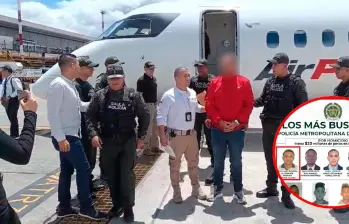 Alias “Alex Pereira” fue capturado en el Aeropuerto Internacional José María Córdova, luego de ser expulsado de Panamá y tras verificarse nueve órdenes de captura y circulares de Interpol en su contra. Foto: Migración Colombia.