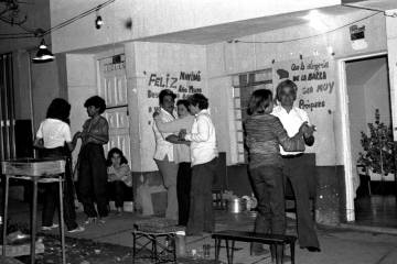 Una foto para el recuerdo. Celebración de Navidad en 1980. Foto: Archivo El Colombiano.