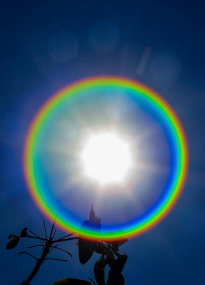 Los halos no son solo solares, también pueden ser lunares. Un círculo perfecto que rodea la Luna. FOTO: Jaime Pérez
