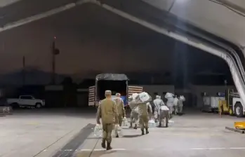Las FF. MM. enviaron a Venezuela dos aviones con insumos logísticos y 63 rescatistas. Foto: tomada de video
