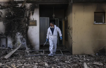 Natan Kenig fue uno de los primeros rescatistas israelíes en llegar tras el ataque del 7 de octubre. FOTO: AFP