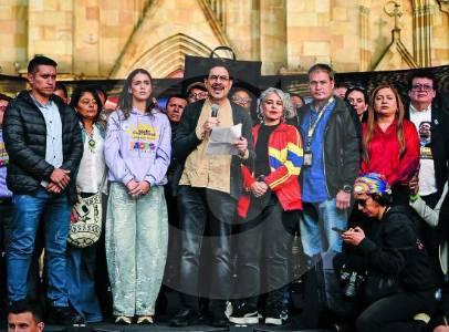 Tras los ‘tarimazos’ de Iván Cepeda: MinSalud ya pagó uno en Bogotá, ¿y en el resto del país?