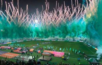 La salida que hicieron los aficionados de Atlético Nacional antes del inicio del partido contra América de Cali se llevó todas las miradas. Foto: Luz María Sierra