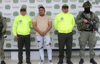 La Policía en la captura de “Camilo”, quien reclutaba menores para las disidencias de las FARC. FOTO: CORTESÍA