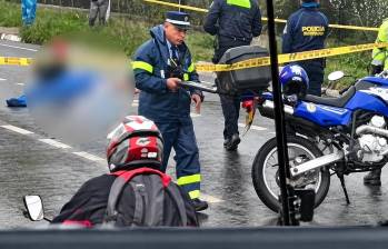 Así fue el accidente en la vía Medellín-Bogotá que habría involucrado a un vendedor ambulante. Foto: captura de video.