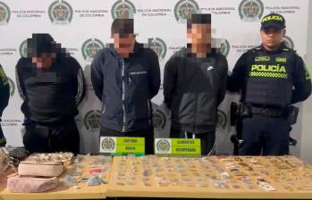 Los ladrones y el automotor en que huyeron fueron puestos a disposición de la Fiscalía. FOTO: CORTESÍA POLICIA