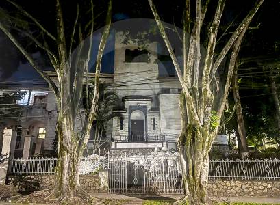 Colegialas que gritan y puertas que se cierran solas: crónica de las casas “embrujadas” del Centro de Medellín