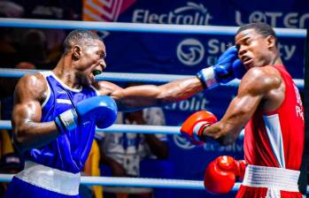 Jhojan Caicedo (izquierda), vallecaucano, sigue mostrando progresos en el boxeo. FOTO @Secprensasv