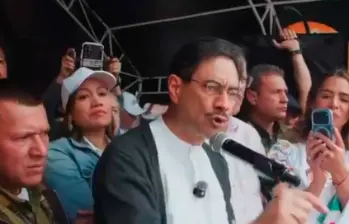 Iván Cepeda intervino en la Plaza de Bolívar durante las marchas del Día del Trabajo, donde lanzó críticas directas a Paloma Valencia. FOTO: CAPTURA DE PANTALLA X