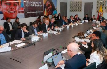 Este lunes 16 de febrero se reunirán empresarios y centrales obreras para reabrir negociación del salario mínimo. FOTO COLPRENSA. 