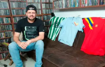 Felipe Muñoz es un reconocido barrista del Atlético Nacional y músico. FOTO: EL COLOMBIANO