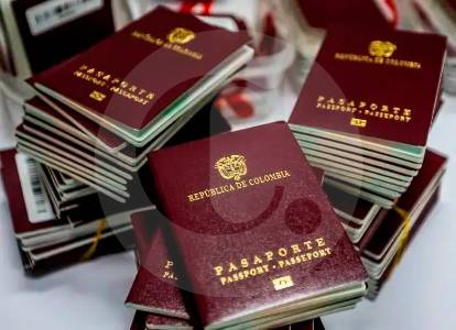 Más funcionarios investigados por caso pasaportes: Procuraduría cuestionan vigencias futuras y falta de licitación