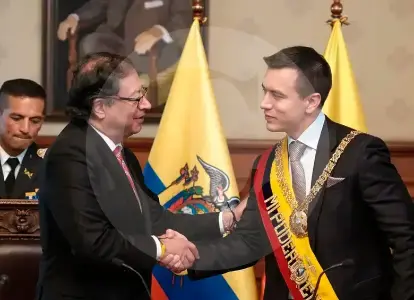 Noboa lanza grave acusación contra Petro: lo vincula con una estructura de narcotráfico y lavado de activos