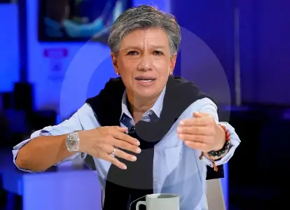 Claudia López denuncia falta de garantías electorales a 18 días de la primera vuelta: “Plomo por un lado, clientelismo por otro”