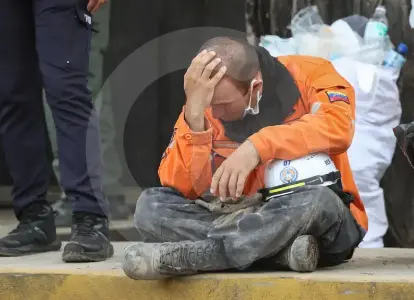 Sube a más de 4.300 la cifra de muertos y casi 17.000 los heridos por los...
