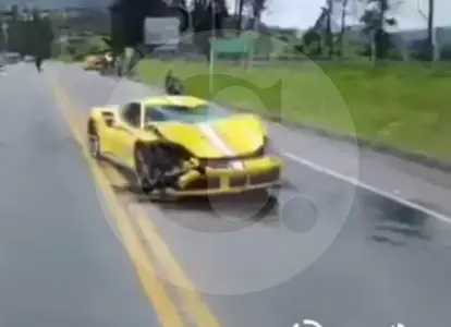 El empresario detrás del Ferrari accidentado en Cundinamarca: esto se sabe del siniestro que dejó un motociclista muerto