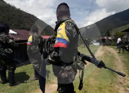 Perú enfrenta a disidentes de las FARC en la frontera con Colombia durante “operación Zancudo”