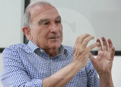 Humberto de la Calle cuestiona medida que impide a Abelardo de la Espriella usar la camiseta de la Selección