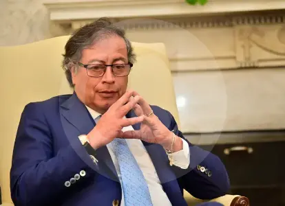 Petro por fin admite errores en su gobierno, aunque culpa a su “ingenuidad”