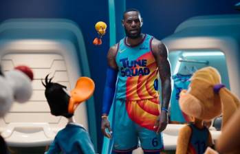 En esta ocasión serán los Looney Tunes los que ayudarán a la estrella de la NBA. FOTO Cortesía