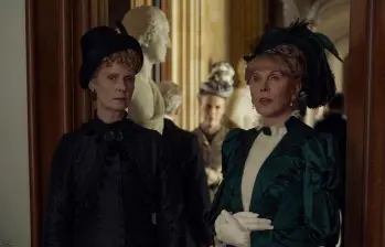Cynthia Nixon y Christine Baranski protagonizan La edad dorada. FOTO Cortesía HBO