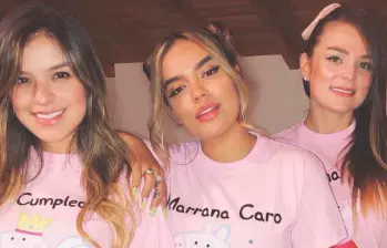 Karol junto a su hermana Jessica (Izq.) y Verónica (Der.). FOTO: Tomada de redes sociales