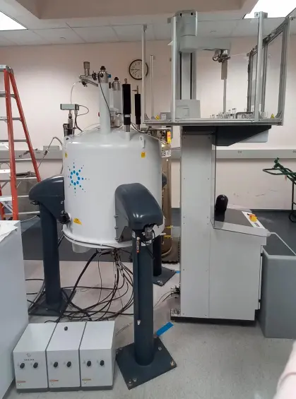 Este es el Espectroscopio de Resonancia Magnética Nuclear (NMR), la máquina que usa la DEA en su Laboratorio Suroeste, en Miami. FOTO: NELSON MATTA.