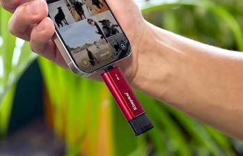 El Kingston Dual Portable SSD, un dispositivo de 13 gramos que cabe entre los dedos y conecta con casi cualquier dispositivo del mercado. FOTO cortesía