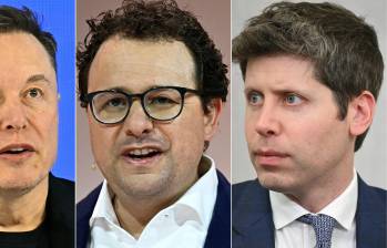 Elon Musk, Dario Amodei y Sam Altman, directivos de xAI, Anthropic y OpenAI, respectivamente, respaldaron un llamado a reducir el ritmo de desarrollo de la IA. FOTO AFP