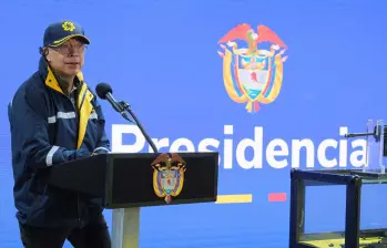 El presidente Gustavo Petro durante la presentación del fusil Jaguar. Foto: Presidencia