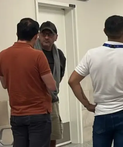 La detención se realizó en el Aeropuerto Internacional de Quito por orden de la justicia colombiana. FOTO: Fiscalía