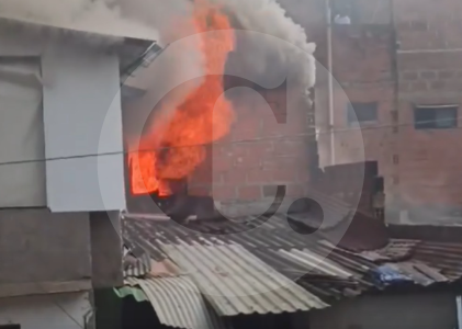 Voraz incendio consumió vivienda en Itagüí y dejó a una familia sin nada