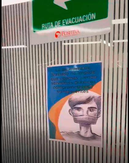 En los paneles de los funcionarios de carrera fijaron estos carteles. FOTO CORTESÍA