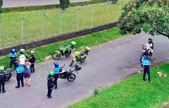 La estrategia de las autoridades fue montar una redada en la entrada del camposanto. FOTO: CORTESÍA ALCALDÍA DE ITAGÜÍ