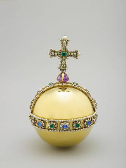Este es el orbe que recibió Carlos III. FOTO Cortesía www.royal.uk