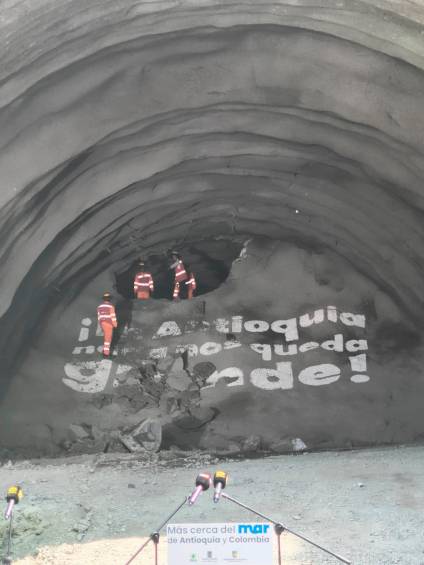 El cale corresponde al encuentro de los frentes de excavación dentro de la montaña, un proceso que confirma la continuidad total del túnel y marca una etapa determinante para su futura entrada en servicio. FOTO JULIO CÉSAR HERRERA