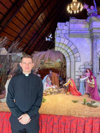 Dos familias de Envigado abrieron las ventanas para compartir el pesebre con los vecinos