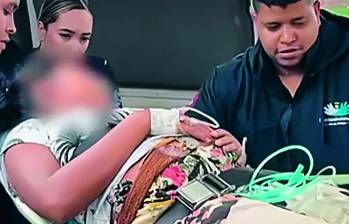 Las mujeres fueron rescatadas en helicópteros. FOTO Captura de video. 