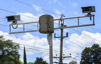 Imagen de referencia de una cámara de fotodetección en la ciudad. Foto: Andrés Camilo Suárez Echeverry