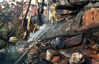 En fotos: Bomberos controlaron incendio estructural en Llanaditas