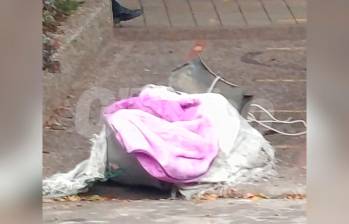 Hallan cadáver envuelto en bolsas y una cobija en Aranjuez/FOTO: Q’HUBO