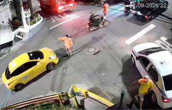 En video: Taxista le ‘tiró’ el carro a recolector de Emvarias
