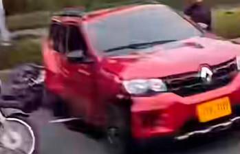 En video: ¡Casi se mata! Choque en la Regional dejó un motociclista herido