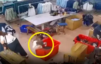 EN VIDEO: Niño murió asfixiado bajo una pila de ropa en una fábrica